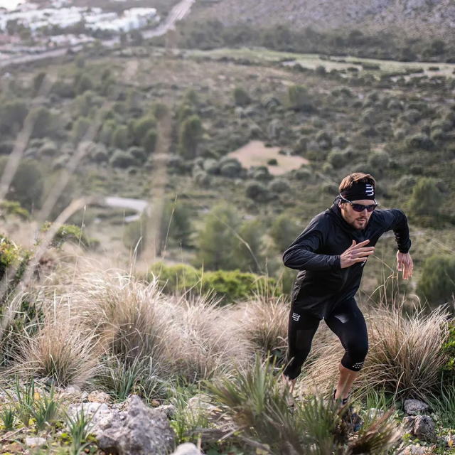 Compressport ץ쥹ݡ Hurricane Waterproof 10/10 Jacket  AM00009B ϥꥱ ץ롼 10/10 㥱å ɿƩ 쥤󥸥㥱å ȥ쥤른㥱å 籩 ȥ쥤˥ ȥ ȥɥ л ȥå ȥå Ķ 