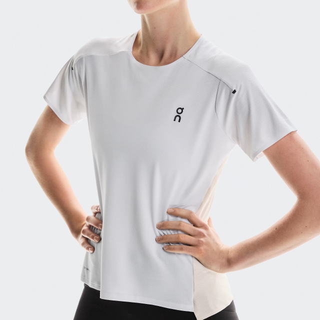 On ���� ���˥� ȾµT����� Performance-T 3 W White/Silver 1WE10312993 ������� ��ǥ����� �ѥե����ޥ�-T Ķ���� �۴�®�� �̵��� �졼�� �ޥ饽�� �ȥ��� �ȥ쥤����˥� ���祮�� �ȥ졼�˥� ���ݡ��� ������쥹