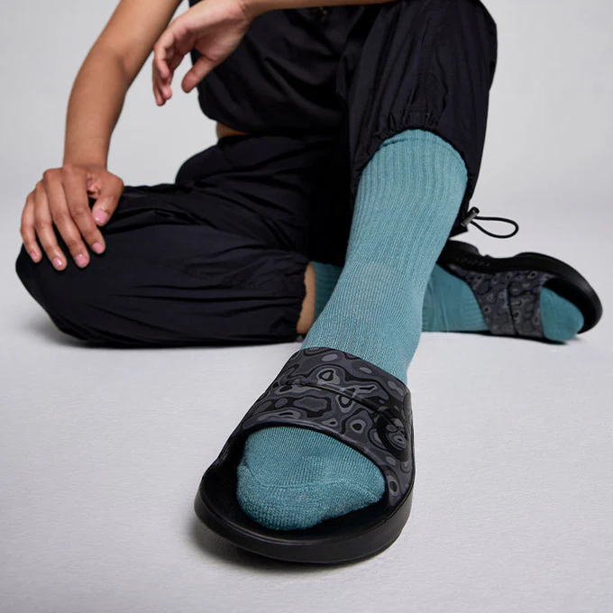 OOFOS �����ե��� �ꥫ�Х꡼������� OOahh Sport �������� ���ݡ��� 5020040 Black Water Camo �׷�ۼ� ���å���� ����������� ���ݡ��ĥ������ ��� ��ǥ����� ��˥��å��� ���˥� �ޥ饽�� �襬 ���ݡ��� �ӡ����� �ӡ���������� ���饤��