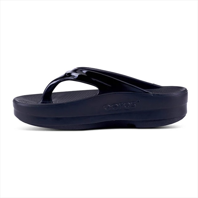 OOFOS �����ե��� �ꥫ�Х꡼������� OOmega Black ���� �׷�ۼ� ���å���� ����������� ���ݡ��ĥ������ ��� ��ǥ����� ��˥��å��� ���˥� �ޥ饽�� �襬 ���ݡ��� �ӡ����� �ӡ���������� �ե�åץե��å� ɡ�� �ȥ󥰥������