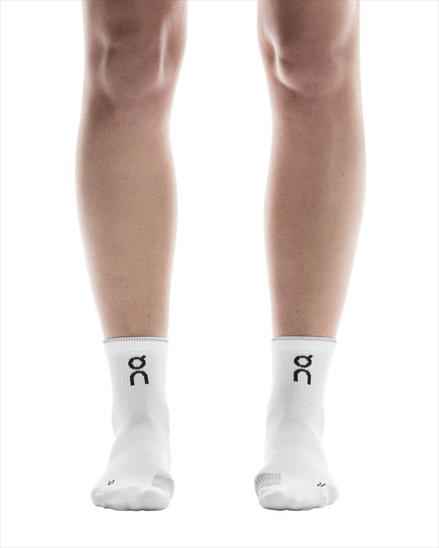 On ���� Performance Run Sock Mid U White/Glacier 2UF10050813 ��˥��å��� ���˥󥰥��å��� �ѥե����ޥ� ��� ���å� �ߥå� ������������ ����֤��� ���å���� �̵��� �ۼ�®�� �ɥ饤 �尵���������ݡ��� �졼�� �ȥ졼�˥� �ޥ饽��