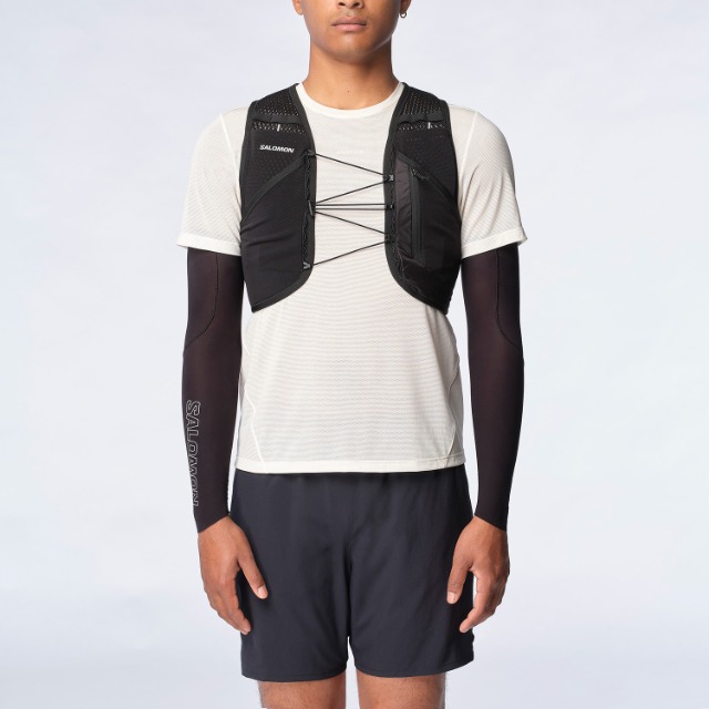 SALOMON ������� �٥��� �Хå��ѥå� Active SKIN 4 NO FLASKS LC2205400 BLACK/METAL/ ��˥��å���  �����ƥ��֥����� 4 �ȥ��󥶥å� ���˥󥰥٥��� ���å����å� �ϥ��ɥ졼����� �л� �ȥ�å��� ��� ��ǥ����� �ȥ��� ���å� �ե饹��̵��