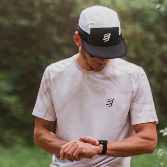 Compressport ����ץ쥹�ݡ��� ���˥󥰥���å� 5 PANEL LIGHT CAP XHWU736 5�ѥͥ� �饤�� ����å� ��˥��å��� ��� ��ǥ����� �ȥ��� �ޥ饽�� ���˥� ���祮�� ˹�� ��������å��� �糰���ݸ� ���ߤ� �̵��� �ޤꤿ����
