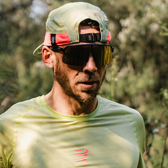 Compressport ����ץ쥹�ݡ��� ���˥󥰥���å� 5 PANEL LIGHT CAP XHWU792 5�ѥͥ� �饤�� ����å� ��˥��å��� ��� ��ǥ����� �ȥ��� �ޥ饽�� ���˥� ���祮�� ˹�� ��������å��� �糰���ݸ� ���ߤ� �̵��� �ޤꤿ����