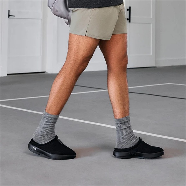 OOFOS �����ե��� �ꥫ�Х꡼������� OOcOOzie Sport Mule Mens Black/Black ��� �׷�ۼ� ���å���� �ꥫ�Х꡼������� ���ݡ��ĥ������ ���˥� �ޥ饽�� �襬 �� �������� ��������å��� �������