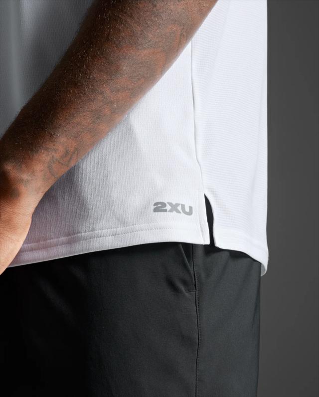 2XU �ġ������ॺ�桼 ���󥯥ȥå� ���˥󥰥���� 2XU Aero Mesh Tank MR7440A ��� WHT/SRF ������ ��å��奿�� �Ρ����꡼�� ���˥� �ޥ饽�� �ȥ쥤����˥� �ȥ��� �졼�� Ķ���� �۴�®�� �̵���