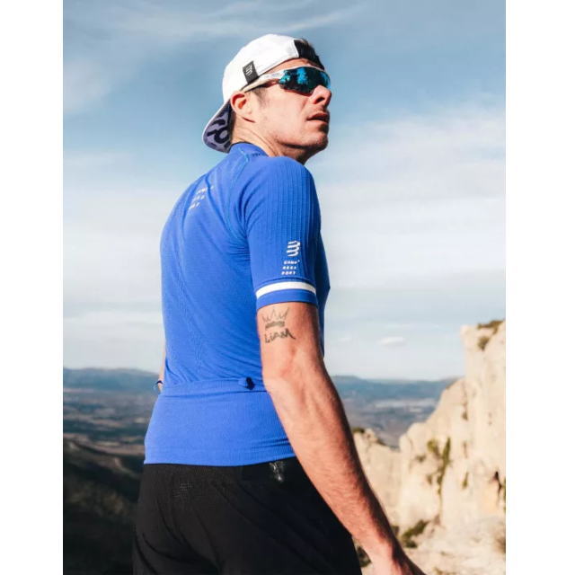 Compressport ����ץ쥹�ݡ��� Trail Postural SS Top M AM00176B DAZZ BLUE �ȥ쥤�� �ݥ������� SS �ȥå� ��� �ե른�å�ȾµT����� ���ȥ�å� ��뿩 ������ ��ʪ��Ǽ�٥�� �۴�®�� ���˥� �ȥ쥤����˥� �ȥ��� �ޥ饽�� ���祮��
