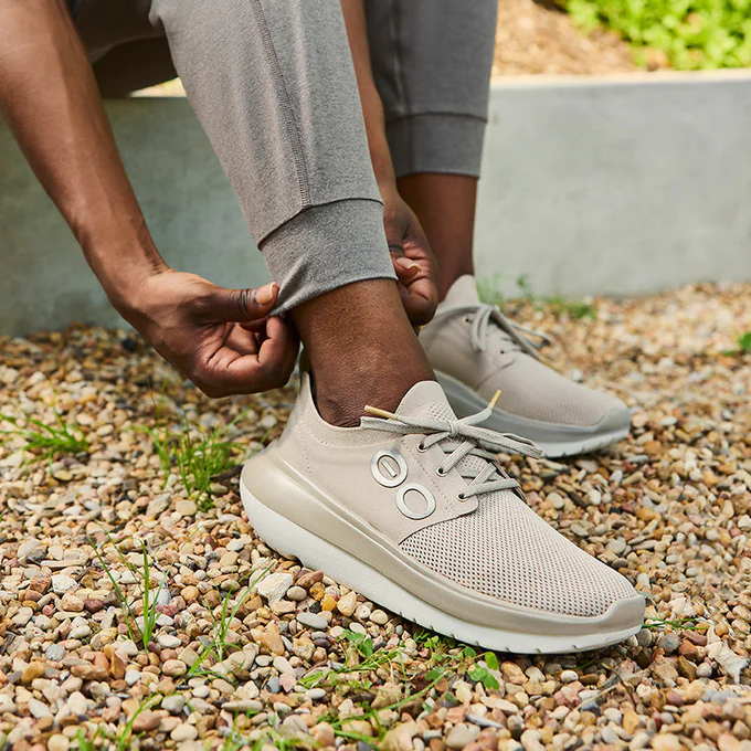 OOFOS �����ե��� �ꥫ�Х꡼���塼�� Women's OOmy Stride White/Nomad ������� ��ǥ����� �ꥫ�Х꡼������� ���ˡ����� �׷�ۼ� ��å��� ���å���� ��ɳ ���塼�졼�� ���ݡ��� �ȥ��� �ȥ쥤����˥� ���˥� �ޥ饽��