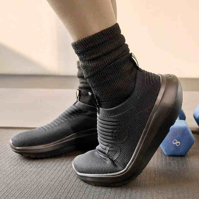 OOFOS �����ե��� �ꥫ�Х꡼���塼�� Women's OOmy Zen Black/Black ������� ��ǥ����� �ꥫ�Х꡼������� ���ˡ����� �׷�ۼ� ���å���� ���ݡ��� �ȥ��� �ȥ쥤����˥� ���˥� �ޥ饽��