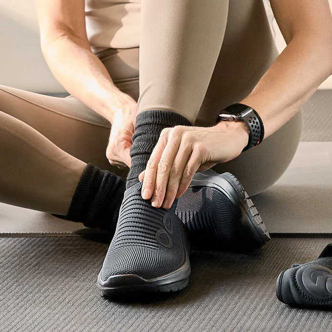 OOFOS �����ե��� �ꥫ�Х꡼���塼�� Women's OOmy Zen Black/Black ������� ��ǥ����� �ꥫ�Х꡼������� ���ˡ����� �׷�ۼ� ���å���� ���ݡ��� �ȥ��� �ȥ쥤����˥� ���˥� �ޥ饽��