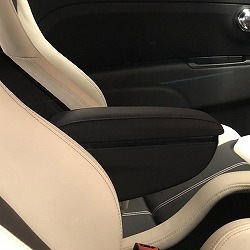 ABARTH レザー アームレスト(レッド)｜ラテン車の雑貨とパーツ