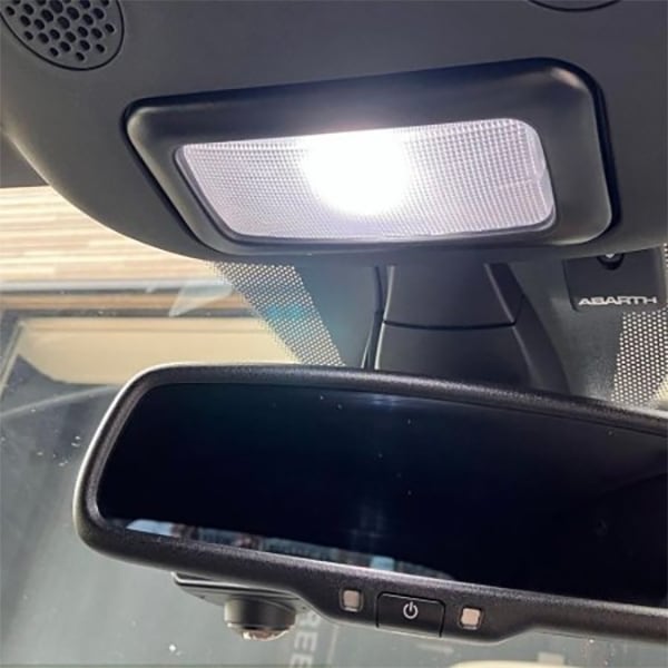 アバルトTHREEHUNDRED LEDライセンスランプ　LEDルームランプ THREEHUNDRED ABARTH用 LEDルームランプ｜ラテン車の雑貨とパーツ通販