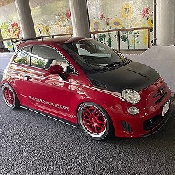 ABARTH ロゴ刺繍 シートクッション(ブラック)｜ラテン車の雑貨と