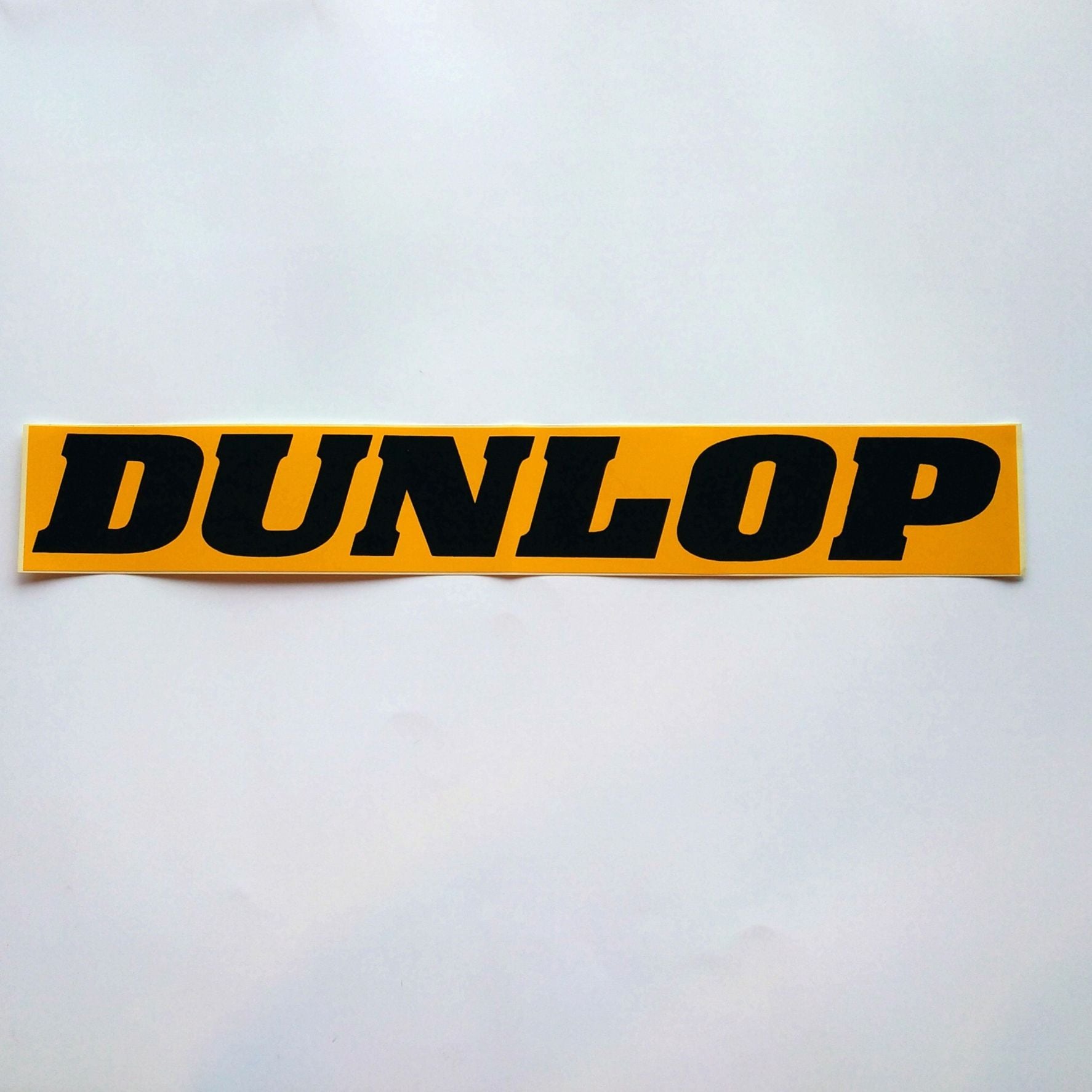 DUNLOP ステッカー（ブラック・イエロー）32.5×4.9cm｜ラテン車の雑貨