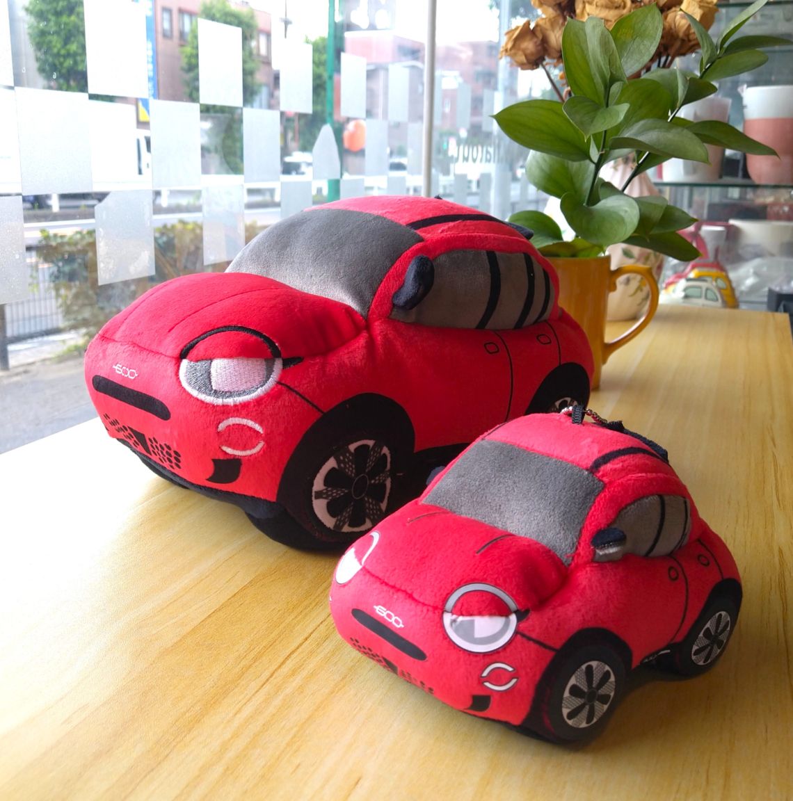FIAT純正 600Hybrid ぬいぐるみ｜ラテン車の雑貨とパーツ通販 FLATOUT