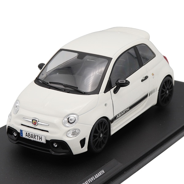 ABARTH F595 Ghiaccio White 2022 1/18スケール ミニカー SOLIDO