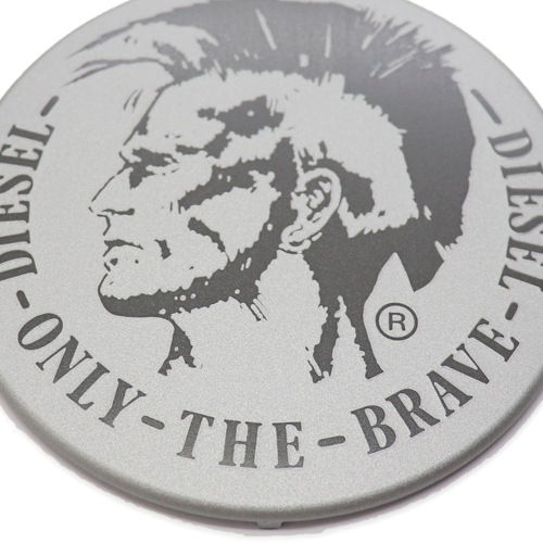 FIAT 純正 "FIAT 500 by DIESEL" テールゲートバッジ｜ラテン車の雑貨とパーツ通販 FLATOUT