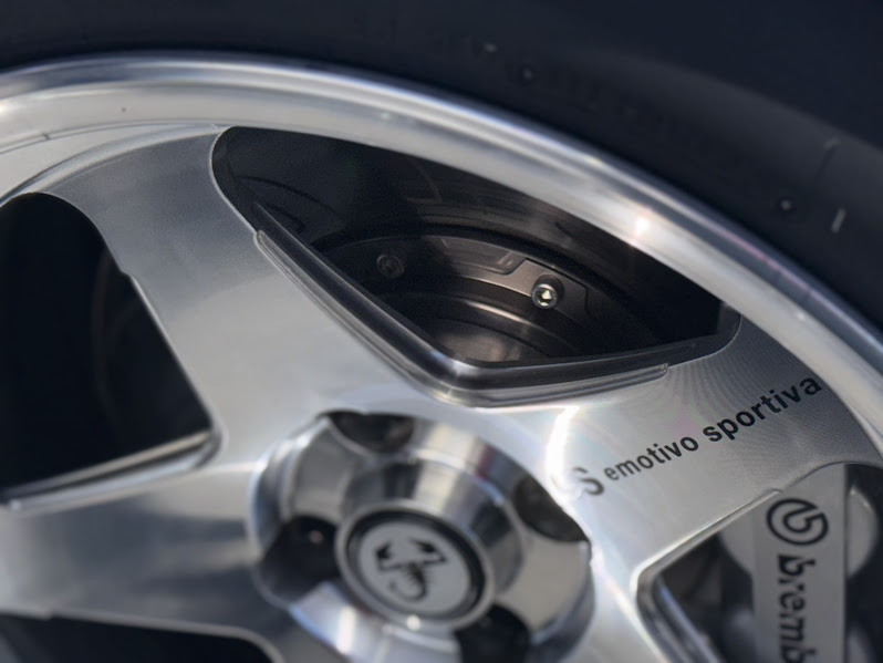 FLATOUT ABARTH500/595/695 ����ߥ٥�ϥåȥ��å� BREMBO�����ѡ���