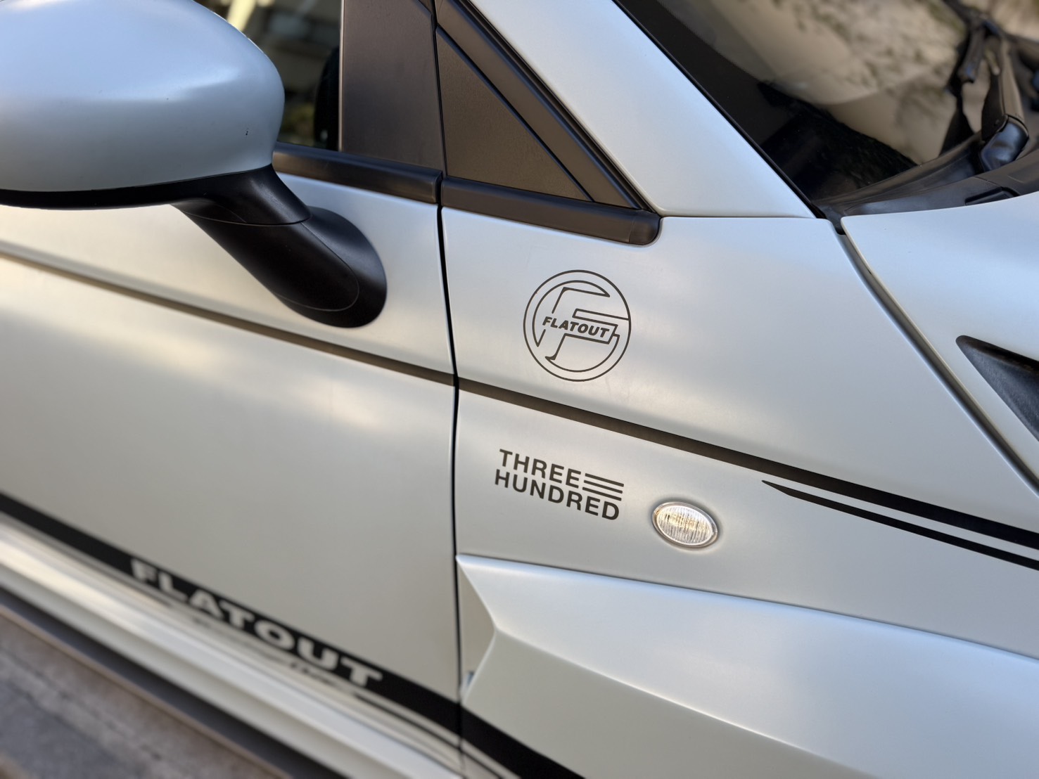 FLATOUT �����ޡ����ڤ�ʸ�����ƥå���(��åɡ��ۥ磻��/�֥�å�)ľ��80����