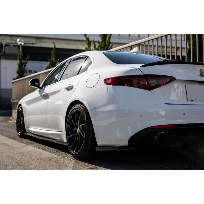 diverti Alfa Romeo Giulia �����ܥ� �ꥢ�Х�ѡ� ���ݥ��顼