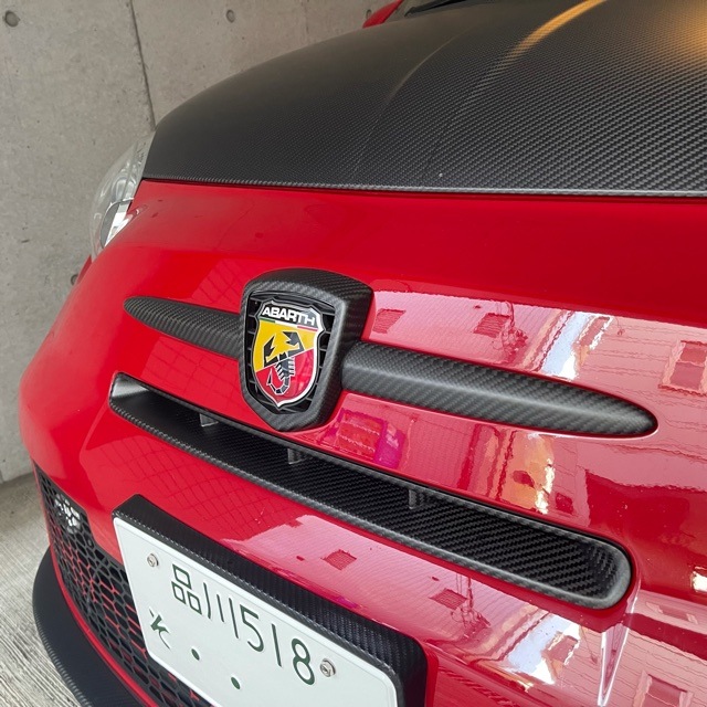 THREEHUNDRED ABARTH マットカーボンフロントエンブレムカバー 