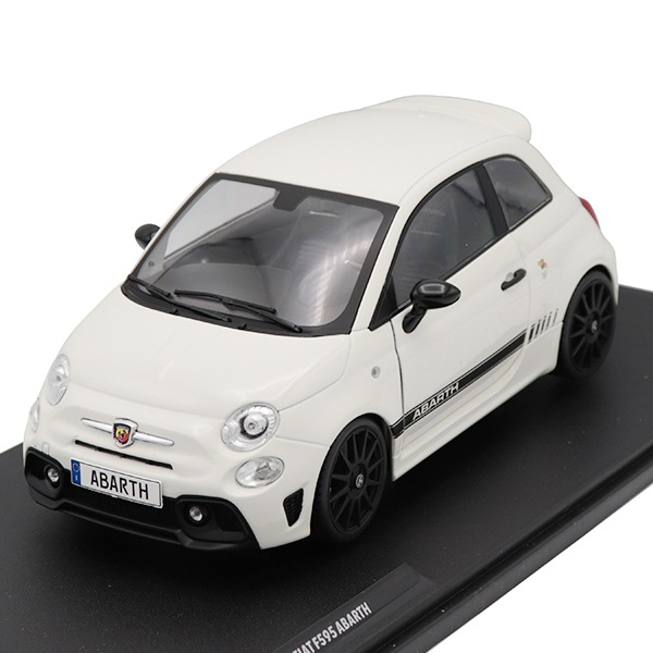 ABARTH F595 Ghiaccio White 2022 1/18スケール ミニカー SOLIDO