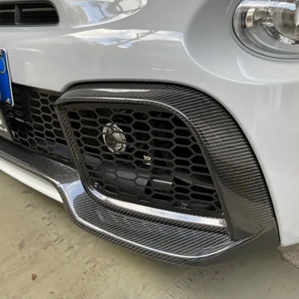 THREEHUNDRED ABARTH�� ���꡼�������˥����ܥ�ե���ȥ���륭�å�