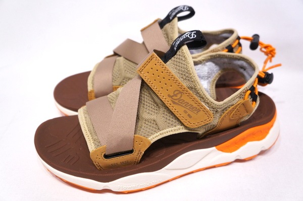 DANNERۡFLOWER MOUTAIN M.MAZAMA -BEIGE- TBA