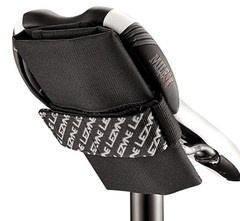 ��3�Ĥ��ޤꤿ���ߡ�LEZYNE �쥶���� ROLL CADY ���ɥ�Хå�
