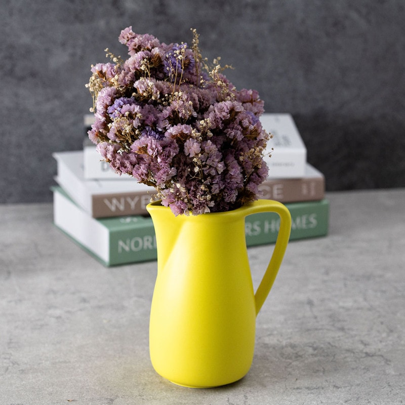 お花を飾るピッチャー風ドライフラワー花器