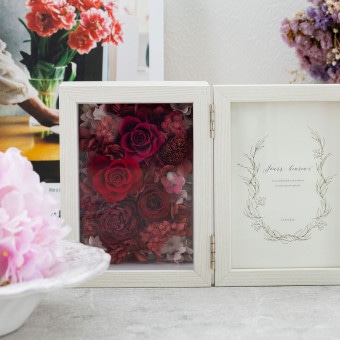 カラフルなカラーが可愛いプリザーブドフラワーのフォトフレーム