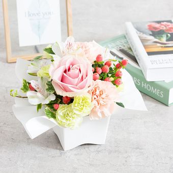 彩る季節のお任せ生花アレンジ