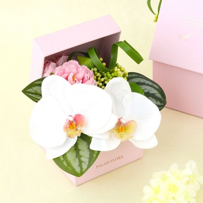 アーティフィシャルフラワー 華やかなプレゼントBOX 幸せの胡蝶蘭