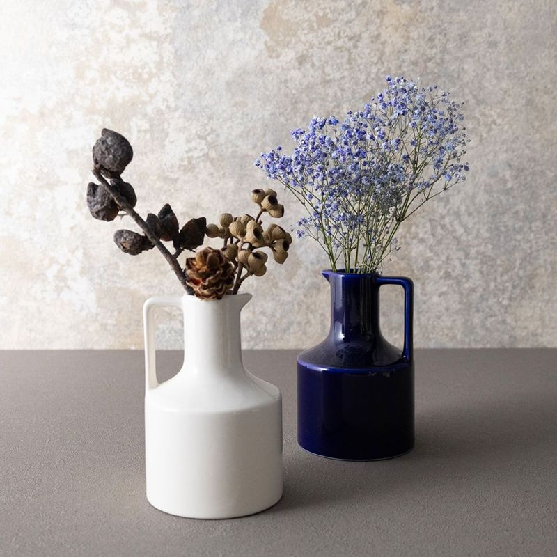 お花を飾るカラフェ型ドライフラワーベース