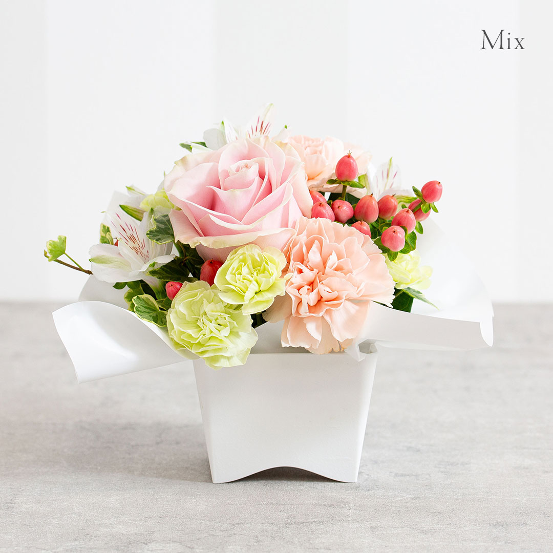 彩る季節のお任せ生花アレンジ