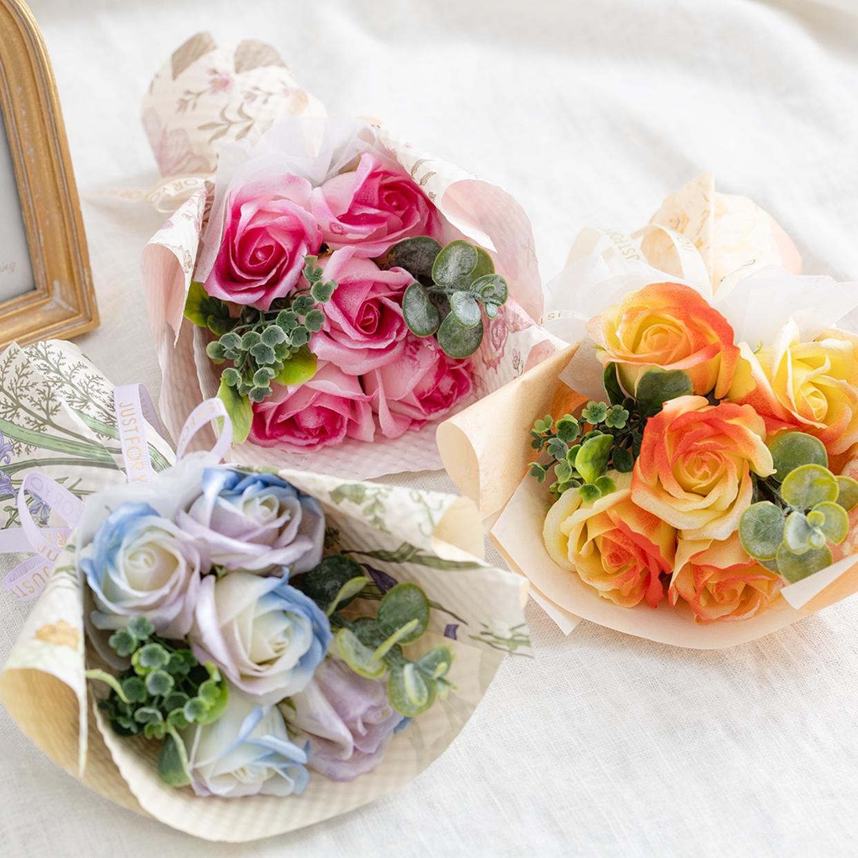 癒しのアロマバスパウダーとありがとうを伝えるグラデーションローズのソープブーケ