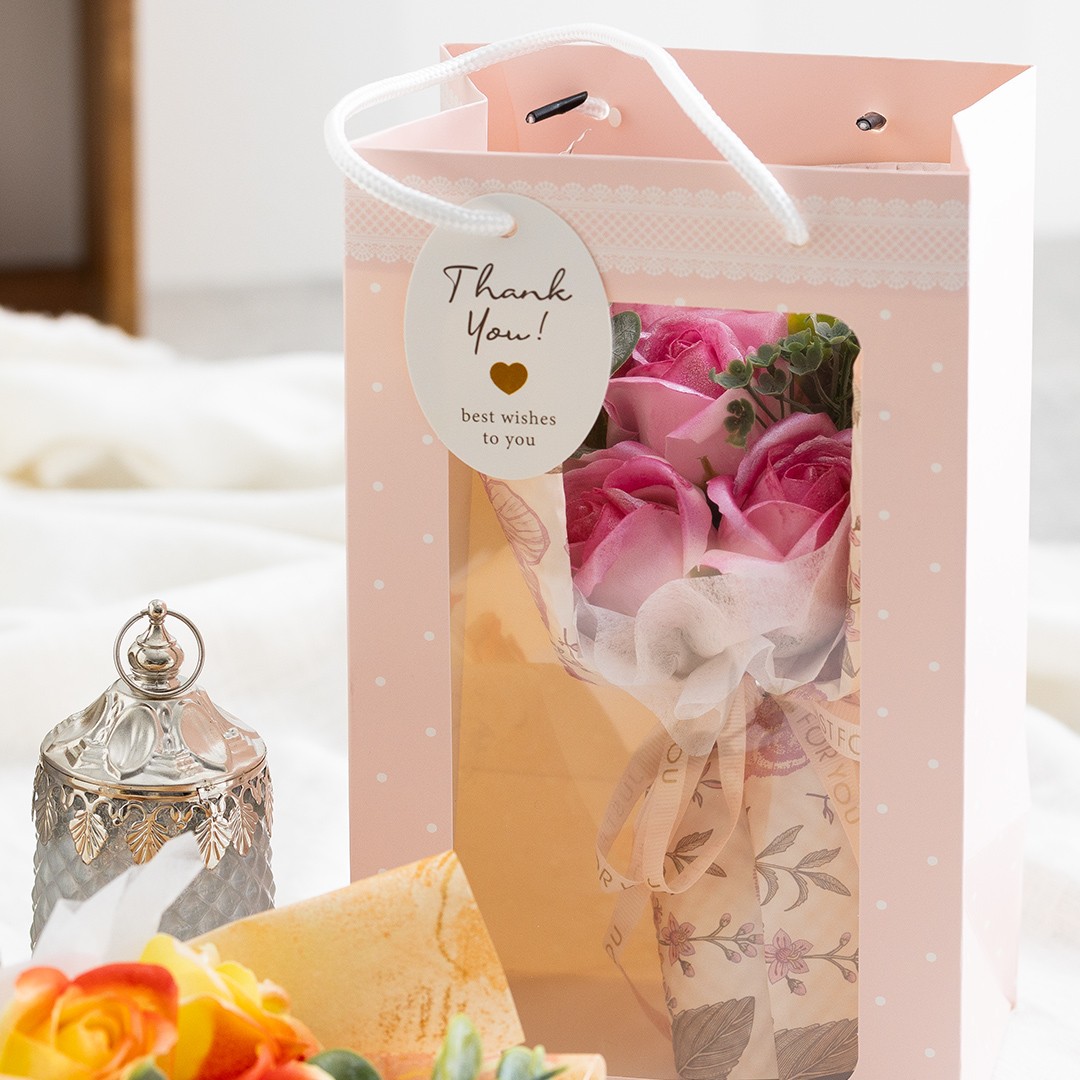 癒しのアロマバスパウダーとありがとうを伝えるグラデーションローズのソープブーケ