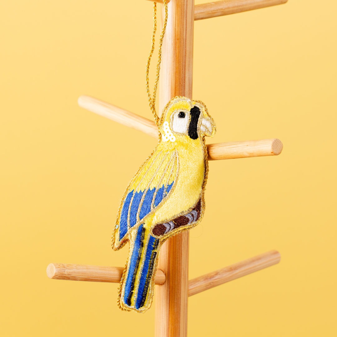 トロピカルで可愛い手刺繍チャーム【送料別：おまとめ購入におすすめ】