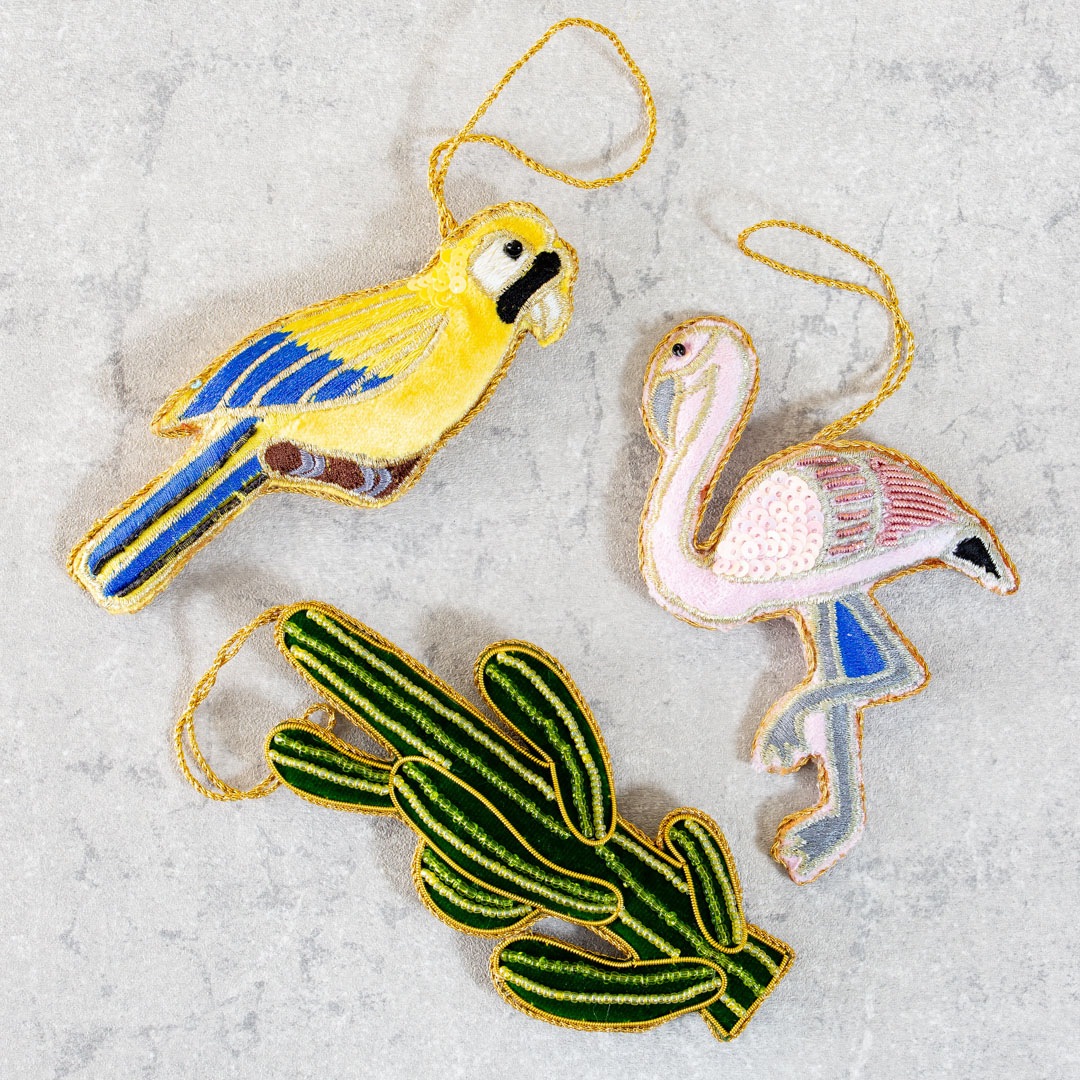 トロピカルで可愛い手刺繍チャーム【送料別：おまとめ購入におすすめ】