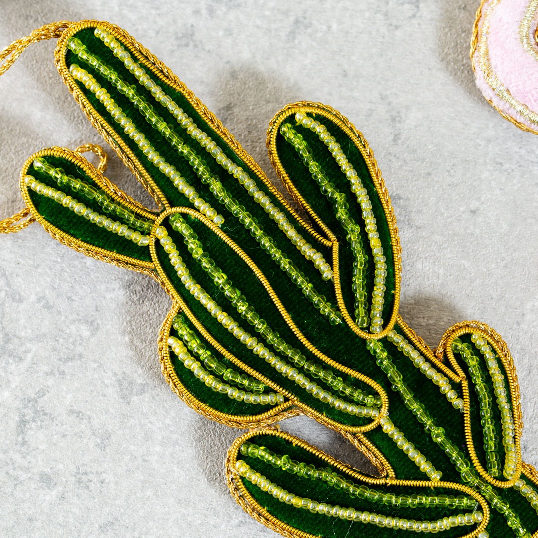 トロピカルで可愛い手刺繍チャーム【送料別：おまとめ購入におすすめ】