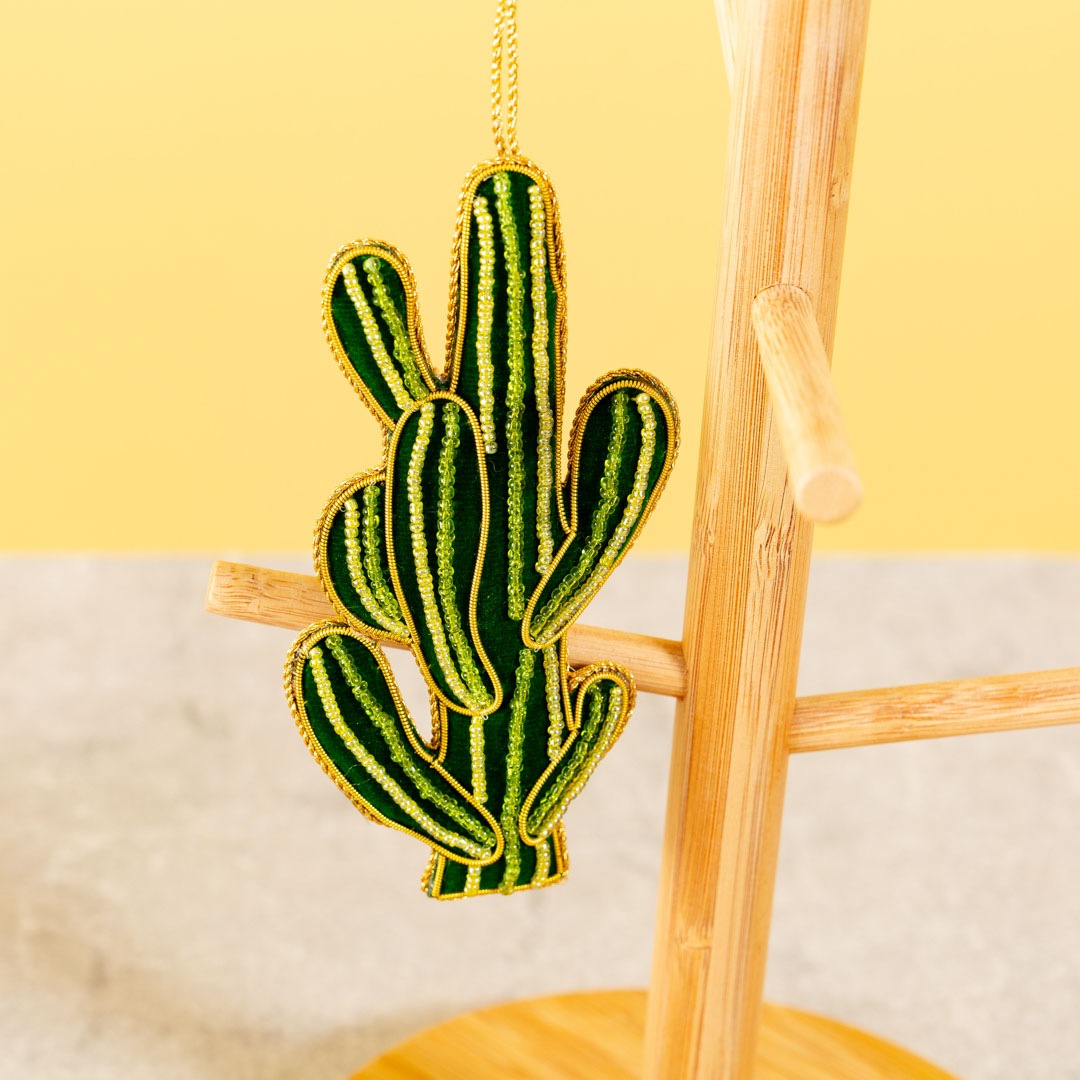 トロピカルで可愛い手刺繍チャーム【送料別：おまとめ購入におすすめ】