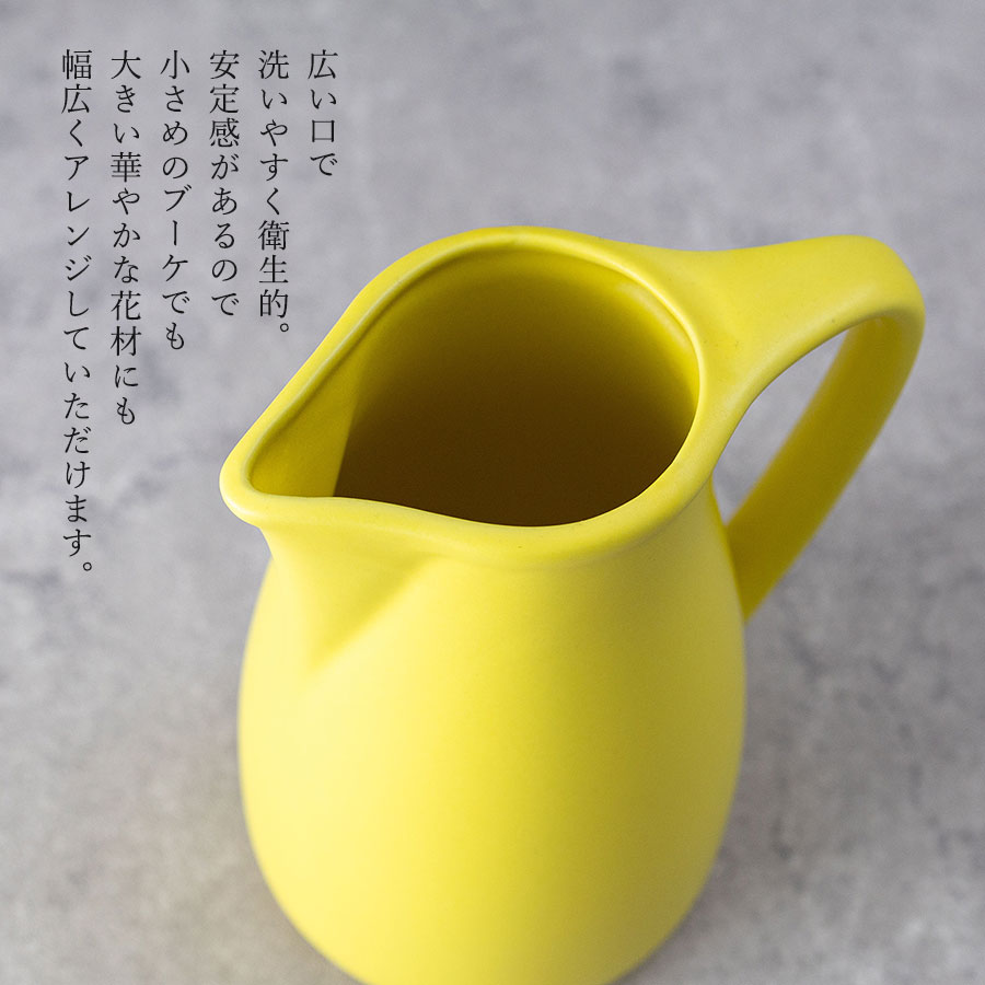 お花を飾るピッチャー風ドライフラワー花器
