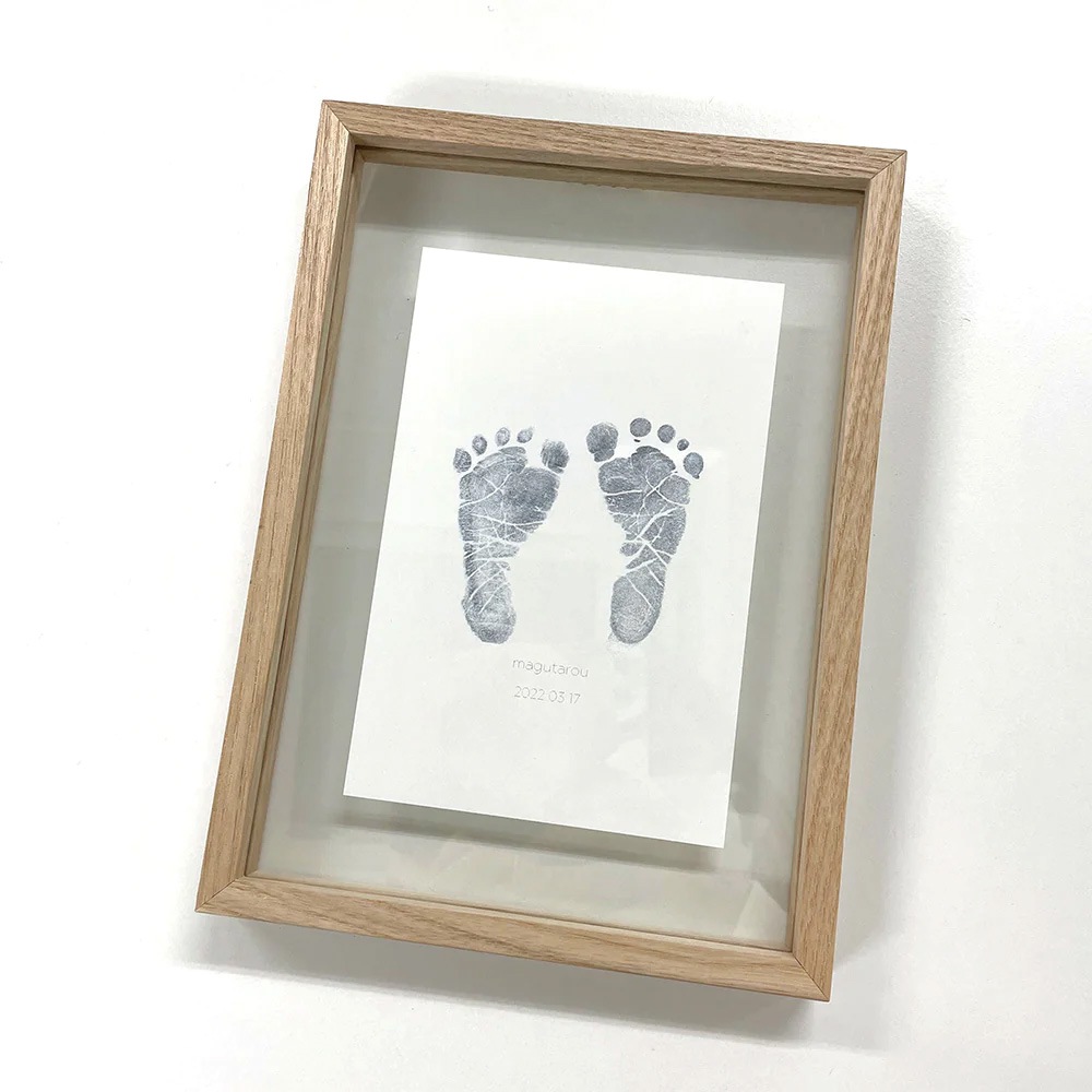 お子様の成長を記録できるナチュラルなフォトフレーム