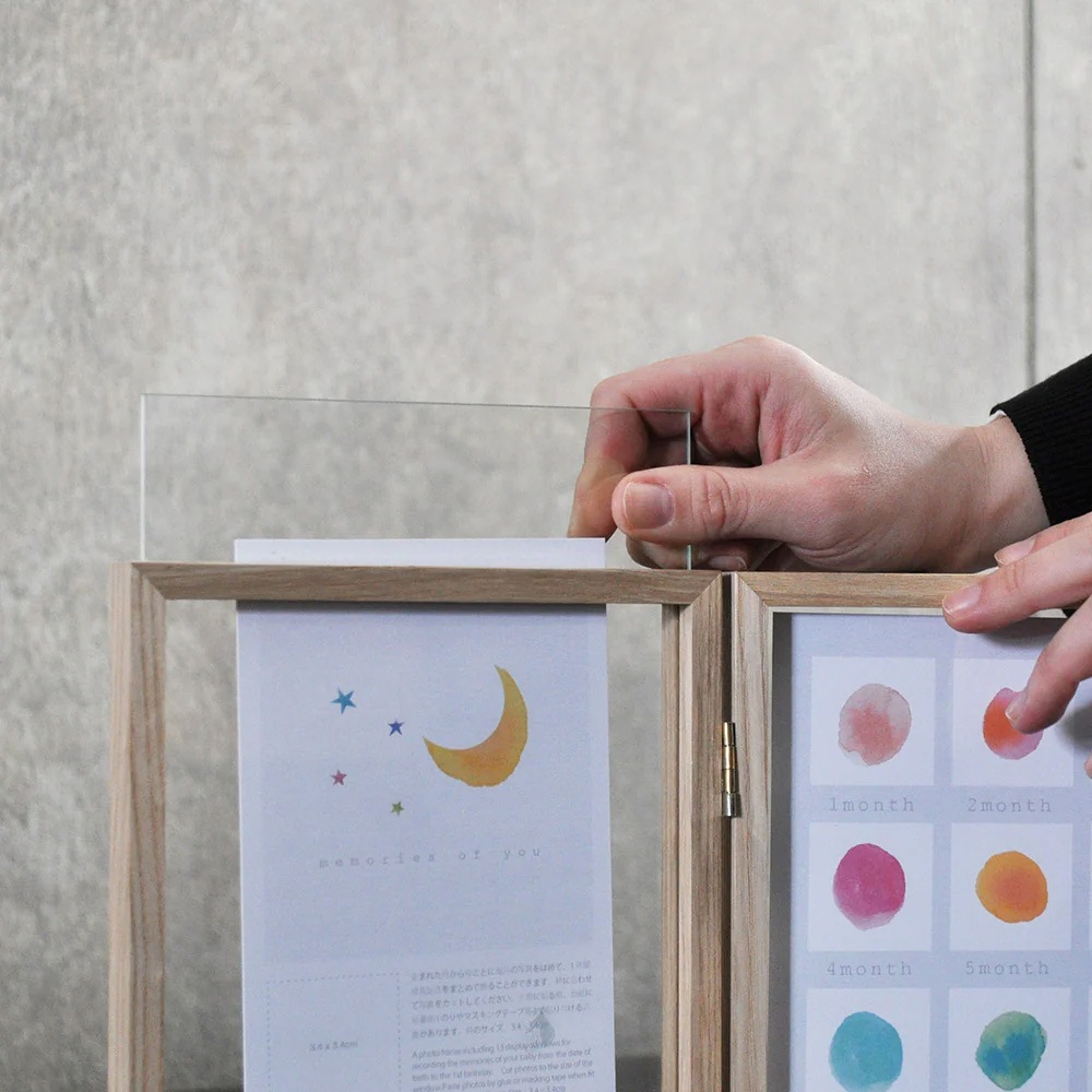 お子様の成長を記録できるナチュラルなフォトフレーム