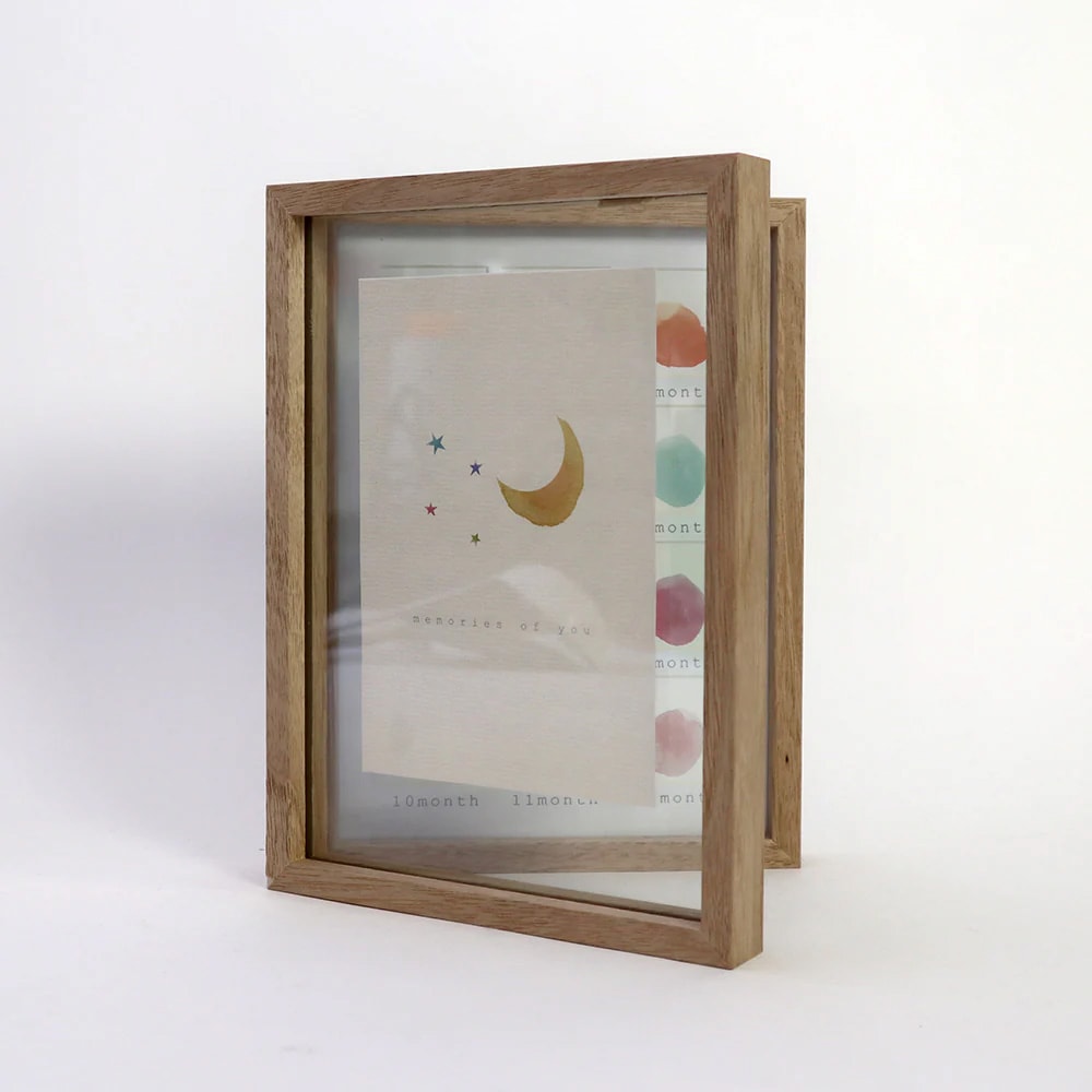 お子様の成長を記録できるナチュラルなフォトフレーム