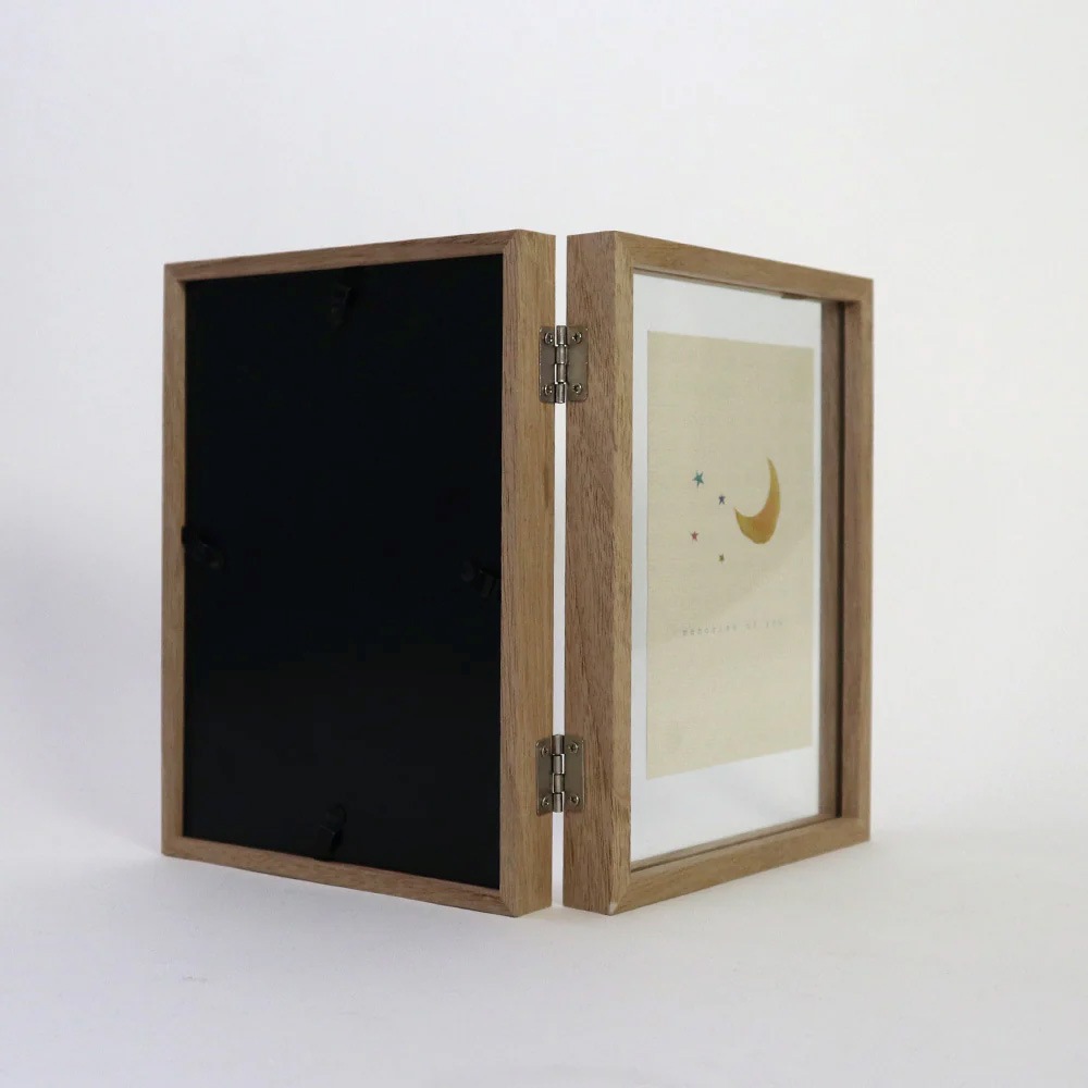 お子様の成長を記録できるナチュラルなフォトフレーム