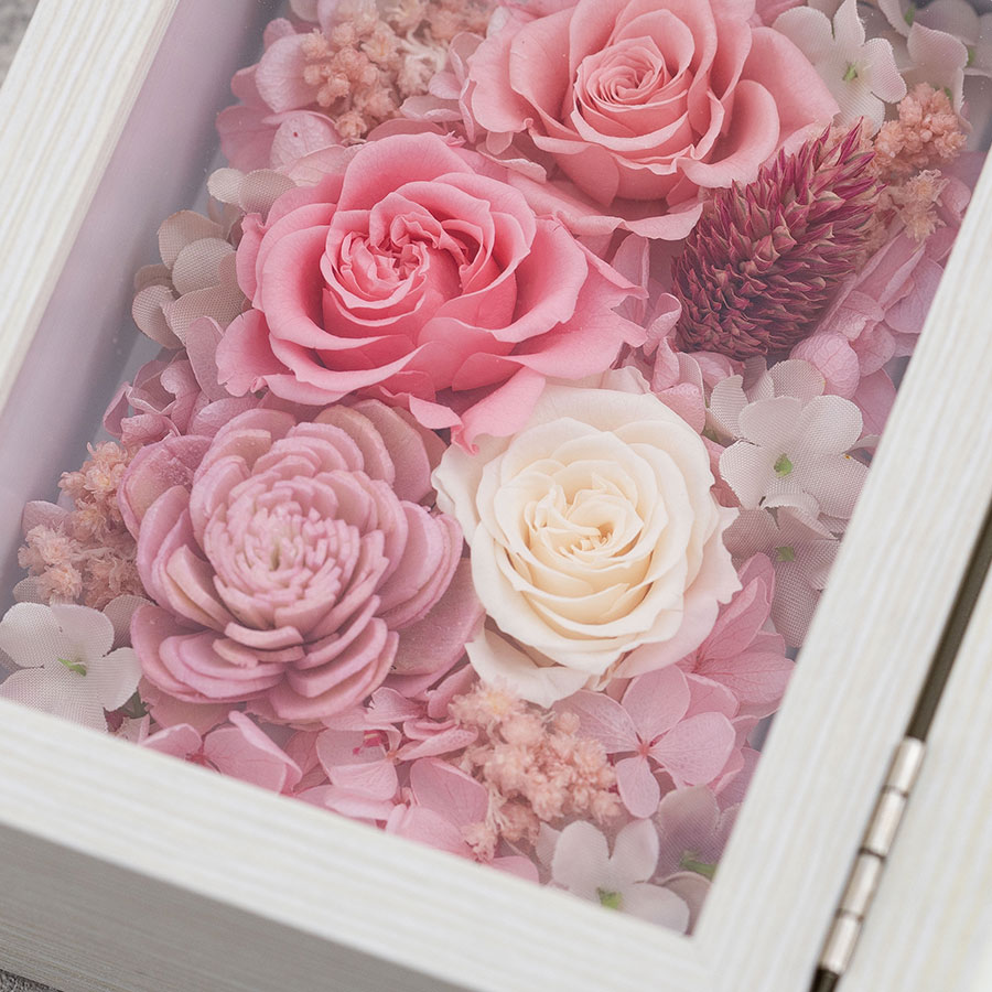 カラフルなカラーが可愛いプリザーブドフラワーのフォトフレーム