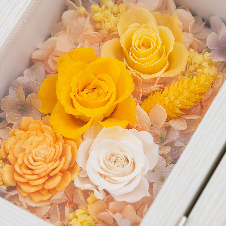 カラフルなカラーが可愛いプリザーブドフラワーのフォトフレーム