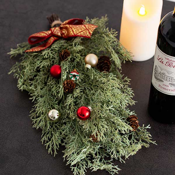 クリスマスに飾るもみの木スワッグ