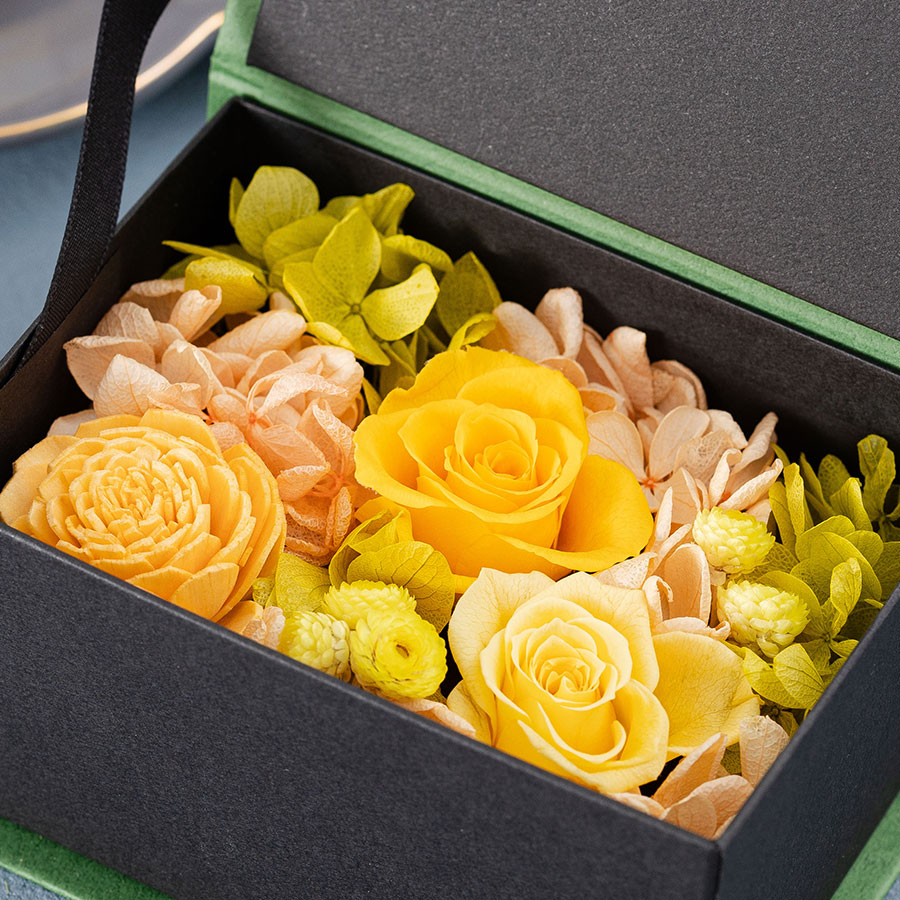 鮮やかなお花が満開の庭 スモールガーデン